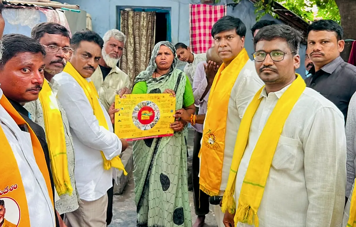 ఎమ్మిగనూరు 10వ వార్డులో ఇంటింటికీ ప్రచారం, అభివృద్ధి పనుల పరిశీలన