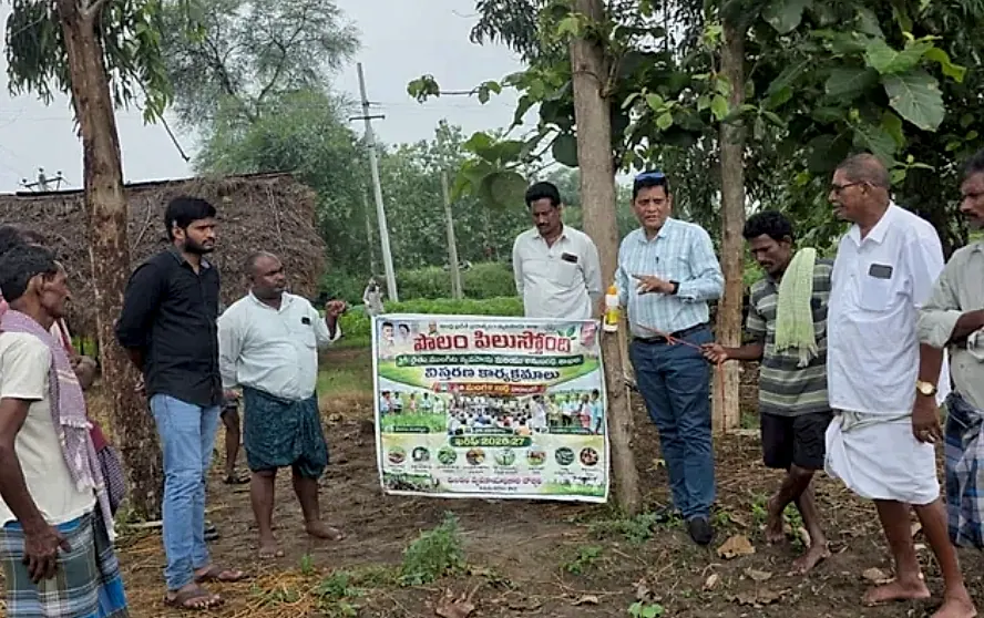 పొలం పిలుస్తోంది కార్యక్రమంలో రైతులకు అవగాహన