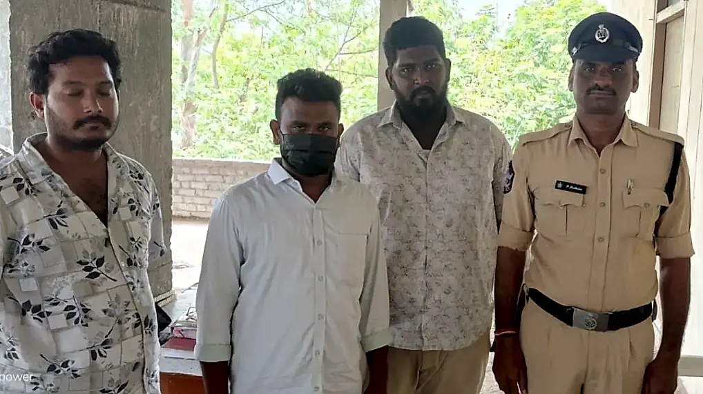 విధి నిర్వహణకు ఆటంకం: ప్రొద్దుటూరు కేసులో ముగ్గురికి జరిమానా, శిక్ష