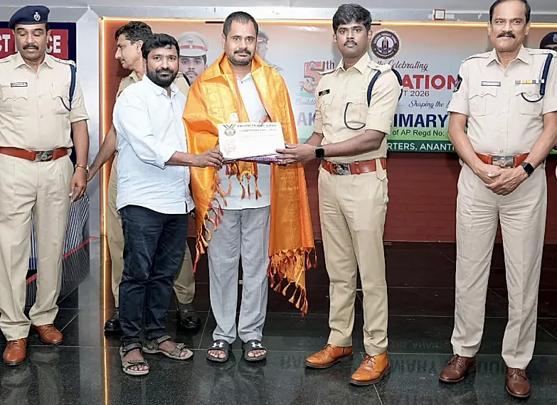 పోలీస్ రక్షక్ ప్రీ-ప్రైమరీ స్కూల్ ఫౌండేషన్ డే వేడుకలు ఘనంగా