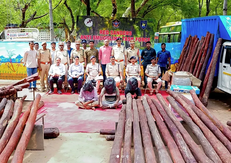 కడప జిల్లాలో ఎర్రచందనం స్మగ్లింగ్ గుంపు బహిర్గతం