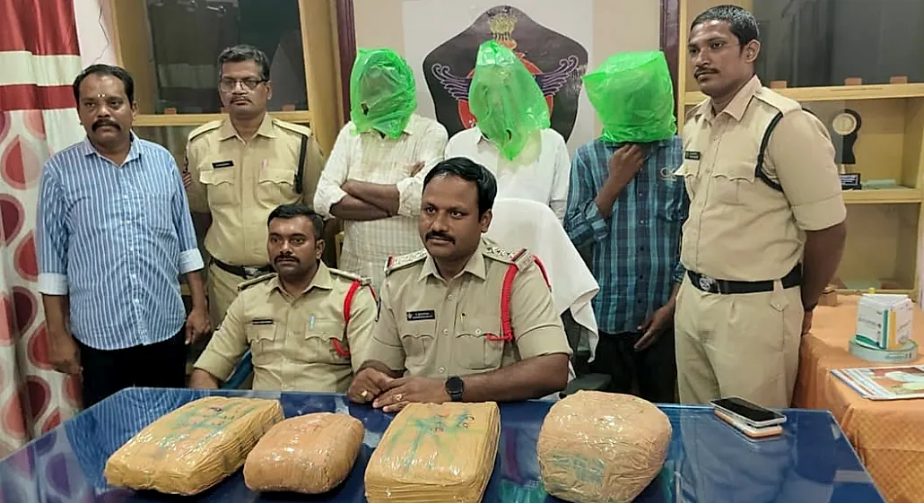 పెనగలూరు మండలంలో 6.5 కిలోల గంజాయి స్వాధీనం: ముగ్గురు అరెస్ట్, ఒకరు పరారీలో