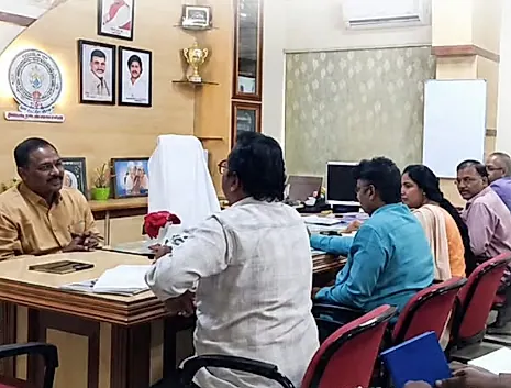 ప్రొద్దుటూరు పట్టణంలో పారిశుధ్యం, ప్రజా సమస్యలపై కమిషనర్‌కు ఫిర్యాదులు
