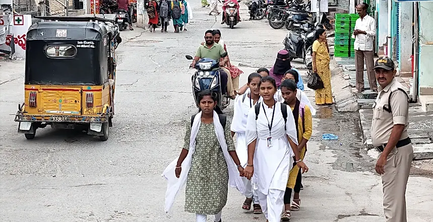 విద్యార్థినుల భద్రతకు డ్రోన్ల నిఘా: ఆకతాయిలకు చెక్ పెట్టేందుకు అన్నమయ్య జిల్లా పోలీసులు