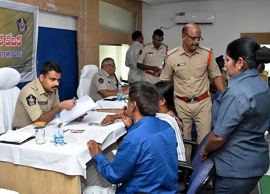 ప్రజా ఫిర్యాదుల పరిష్కారానికి ప్రాధాన్యత – నిర్ణీత గడువులో చట్టపరంగా పరిష్కారం: జిల్లా ఎస్పీ షెల్కే నచికేత్ విశ్వనాథ్