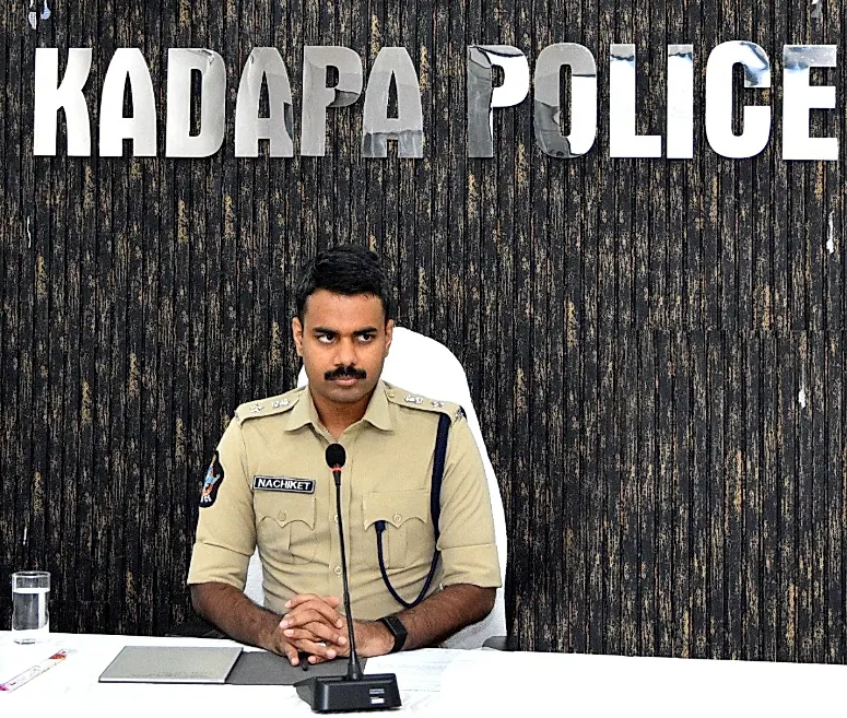 నేరాల నియంత్రణకు కఠిన చర్యలు తీసుకోవాలి: జిల్లా ఎస్.పి షెల్కే నచికేత్ విశ్వనాథ్