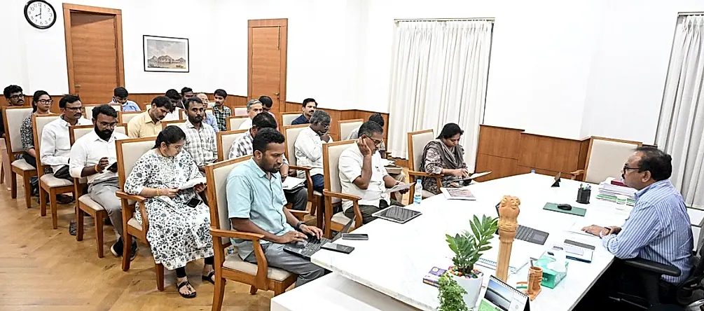 జిల్లాలో స్మార్ట్ కిచెన్ వ్యవస్థ దేశానికే ఆదర్శం: కలెక్టర్ డా. శ్రీధర్ చెరుకూరి