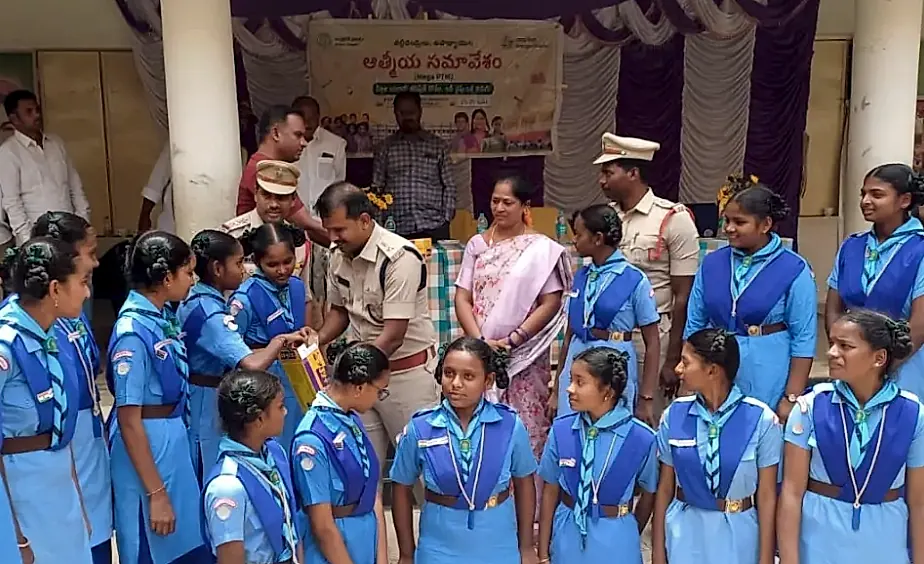 మంచి విద్య, విలువలతోనే ఉన్నత జీవితం సాధ్యం: జిల్లా ఎస్పీ సతీష్ కుమార్