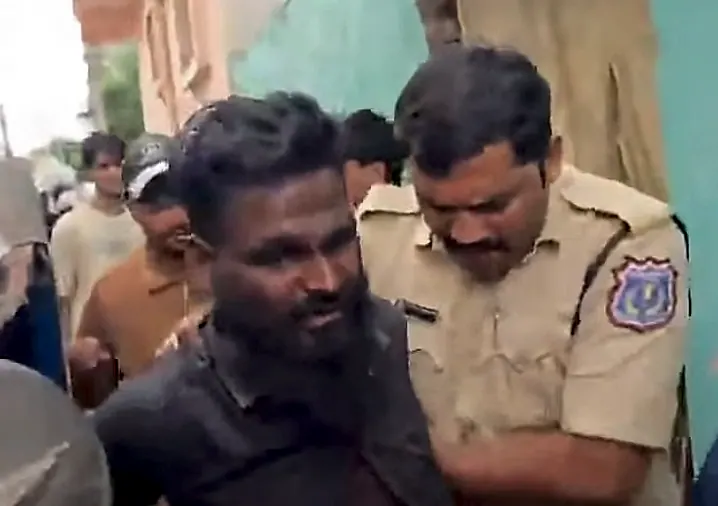 పిల్లలను డబ్బుతో ఆశ చూపి ఎత్తుకెళ్లే యత్నం