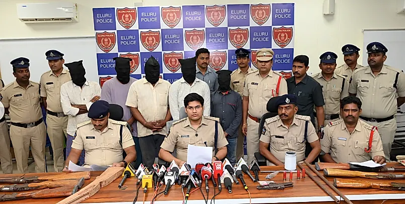 ఏలూరు జిల్లాలో అక్రమ నాటు తుపాకుల తయారీ ముఠా అరెస్ట్