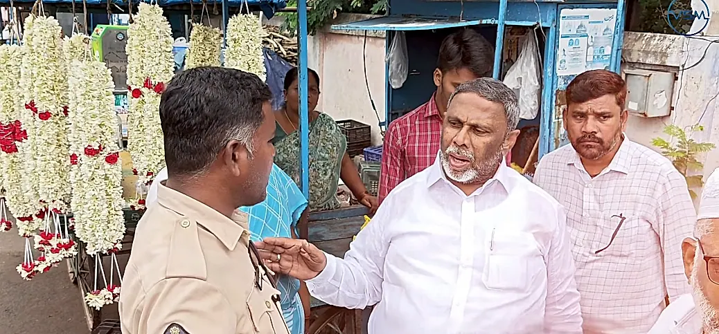 ప్రొద్దుటూరులో RTC పాత బస్ స్టాండ్ వద్ద ట్రాఫిక్ సమస్య పరిష్కారానికి చర్యలు