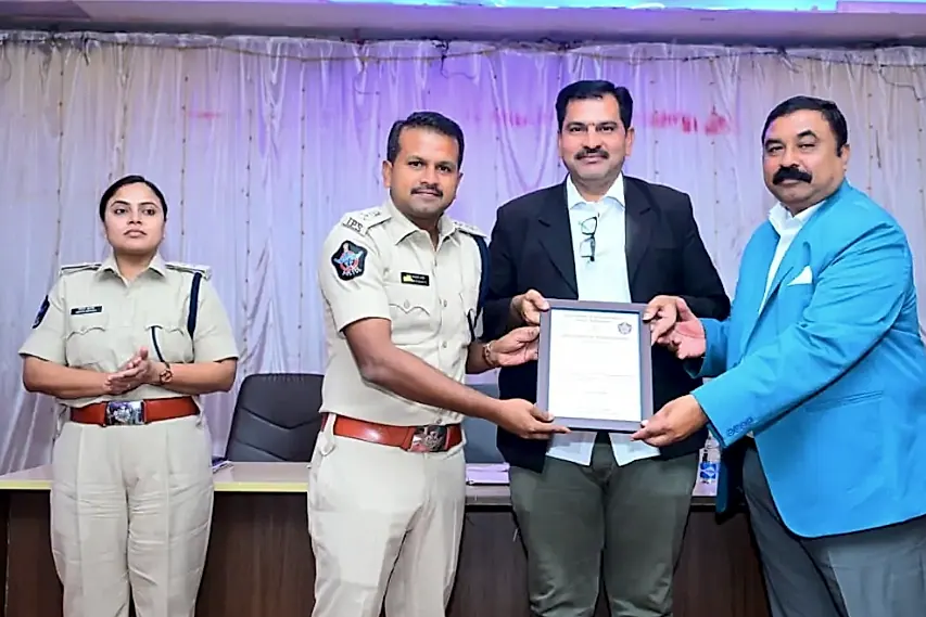 నేరాల నియంత్రణలో రాజీ లేదు: ప్రజల భద్రతే తొలి బాధ్యతగా జిల్లా ఎస్పీ సూచనలు