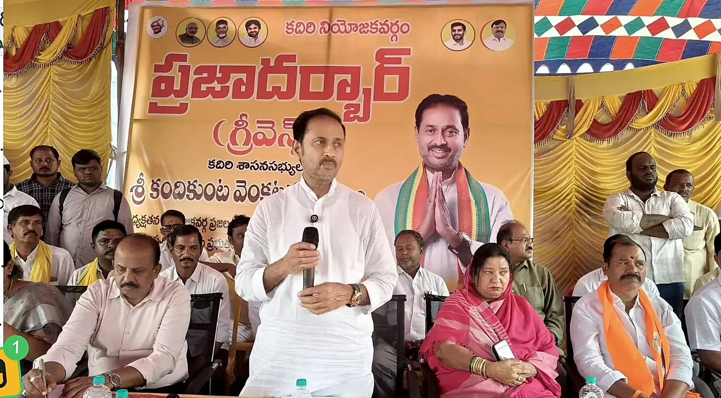 ప్రజా దర్బార్లో సమస్యలు విన్న ఎమ్మెల్యే, పరిష్కారానికి చర్యలు