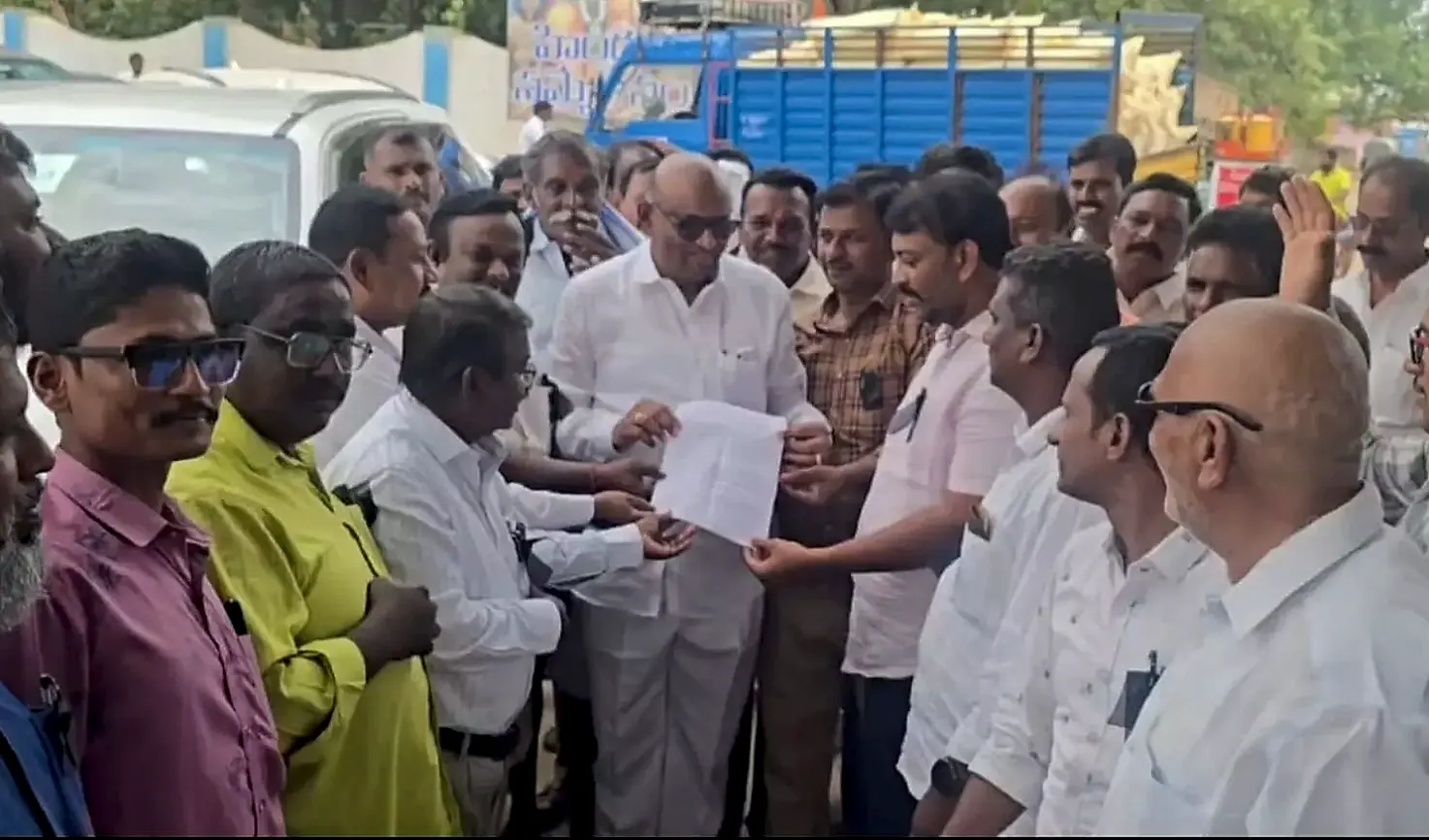 మైదుకూరు ఎమ్మెల్యేకు వినతిపత్రం: జీవో 396 రద్దు చేయాలని స్టాంపు రైటర్లు, వెండర్ల డిమాండ్