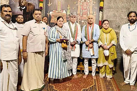 శ్రీకాళహస్తీశ్వర స్వామిని దర్శించుకున్న దిల్లీ హైకోర్టు న్యాయమూర్తి
