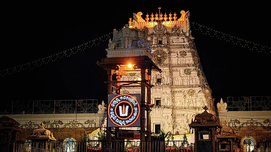తిరుమలలో కొనసాగుతున్న భక్తుల రద్దీ