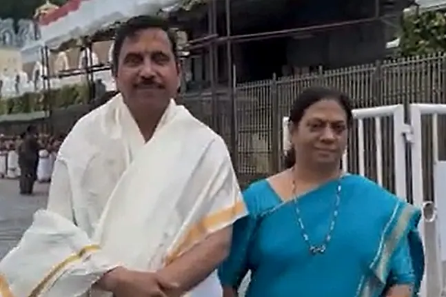 శ్రీవారిని దర్శించుకున్న కేంద్ర మంత్రులు ప్రహ్లాద్ జోషి, ప్రతాప్ రావు జాదవ్