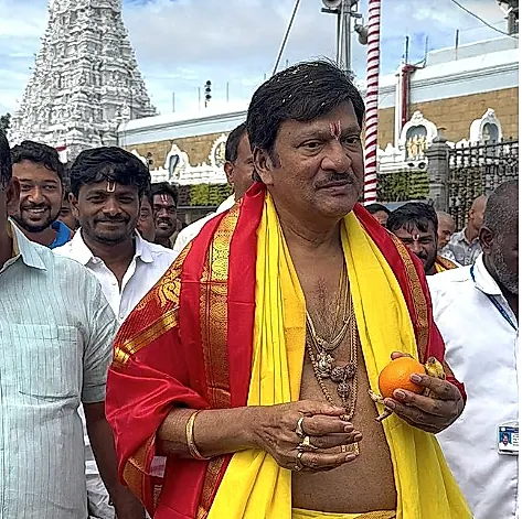 తిరుమల శ్రీవారిని దర్శించుకున్న నటులు రాజేంద్ర ప్రసాద్, సాయి కుమార్