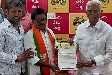 ప్రొద్దుటూరులో సీఎం రిలీఫ్ ఫండ్ 29వ విడత చెక్కుల పంపిణీ
