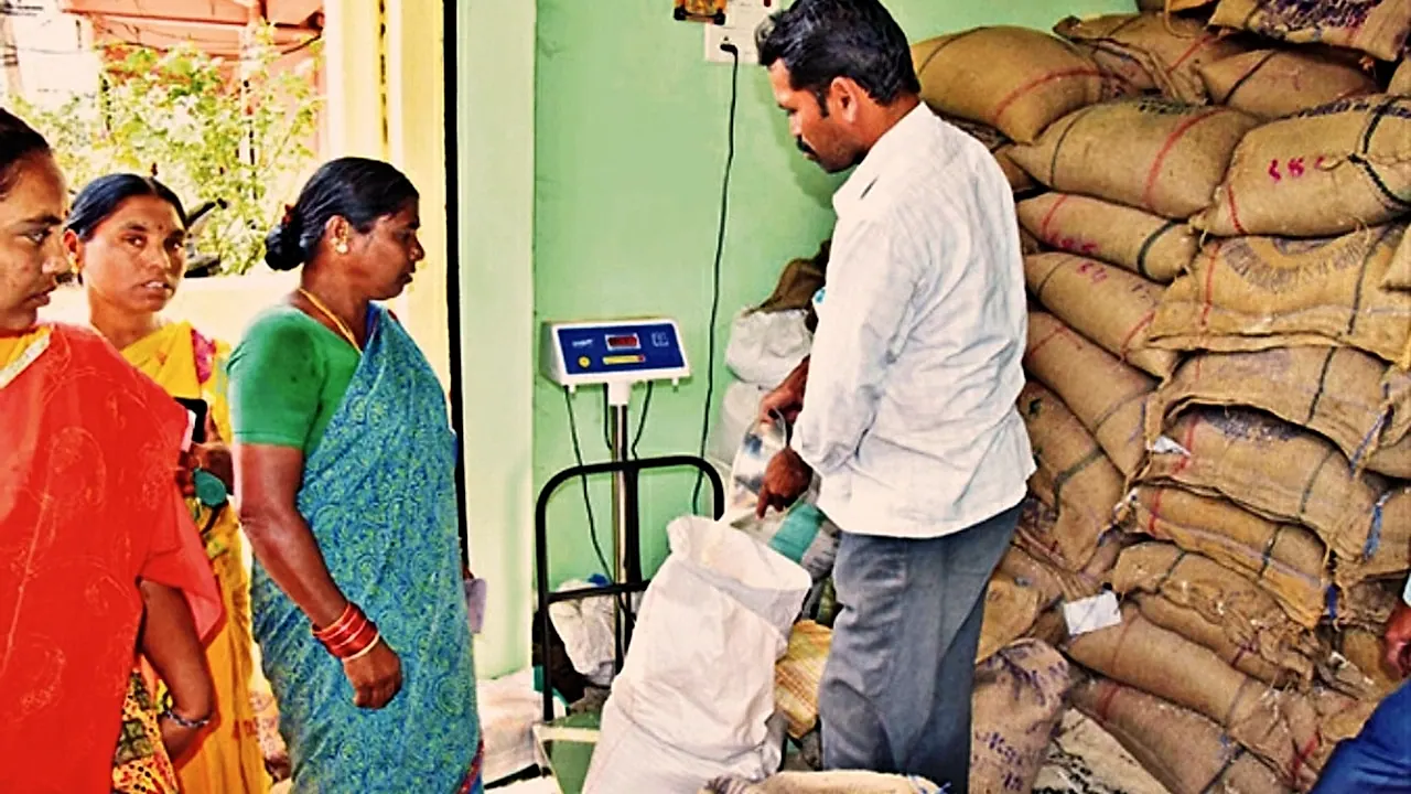 పేదల రేషన్‌ బియ్యం పక్కదారి..  కిలో రూ.20కి మార్కెట్లో విక్రయం…