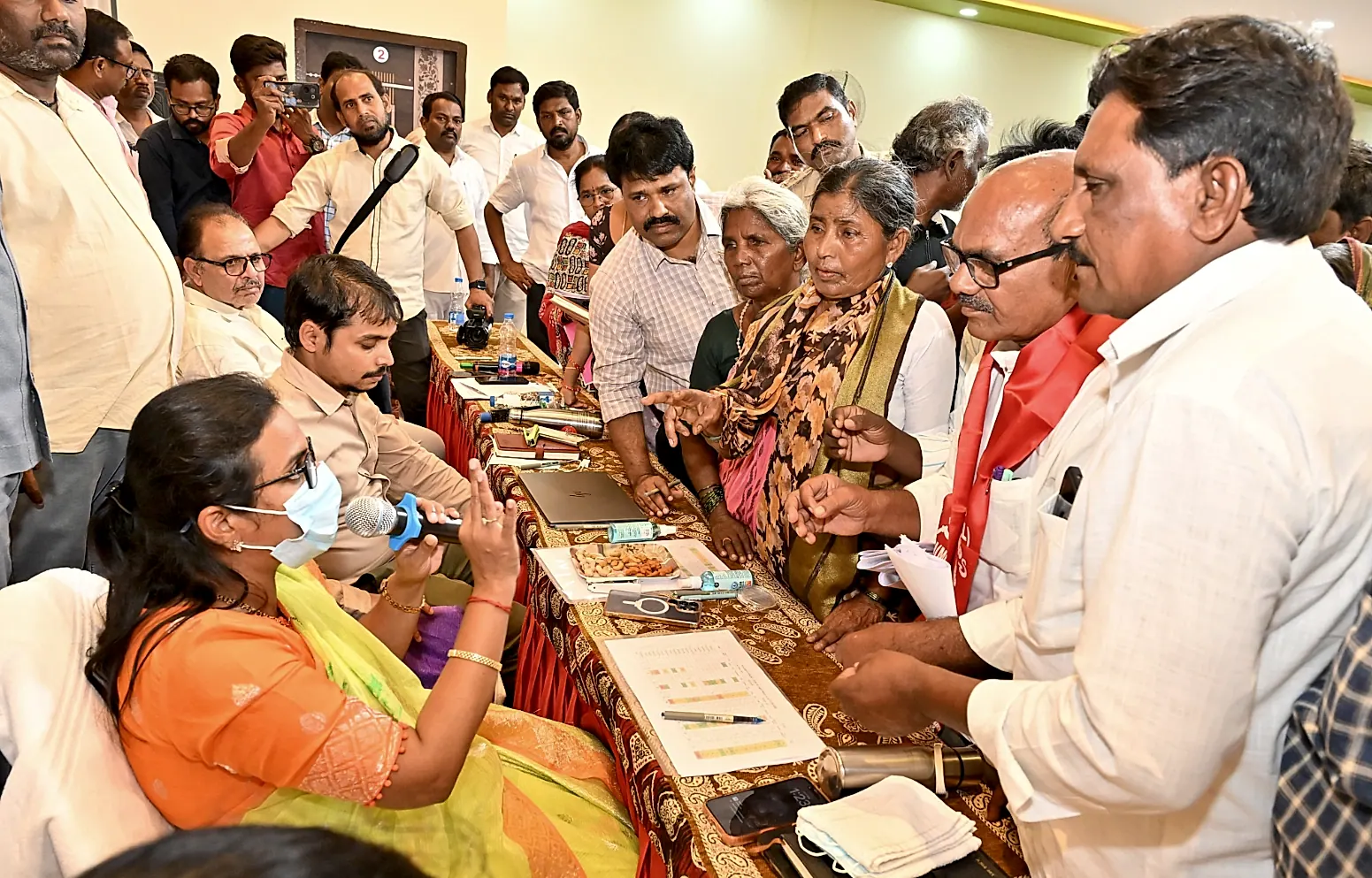 ఎమిగనూరులో ‘ఒక నియోజకవర్గం–నాలుగు శుక్రవారాలు’ కార్యక్రమం