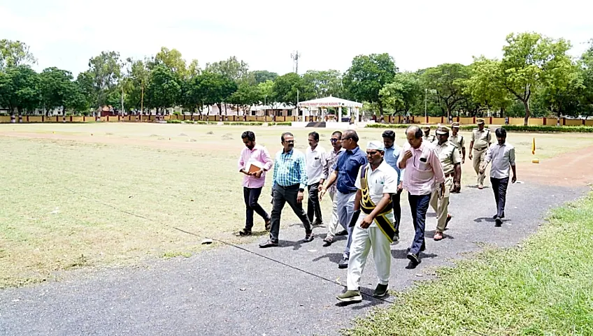 స్వాతంత్ర్య దినోత్సవ వేడుకల ఏర్పాట్లు పరిశీలించిన కమిషనర్ భవాని ప్రసాద్