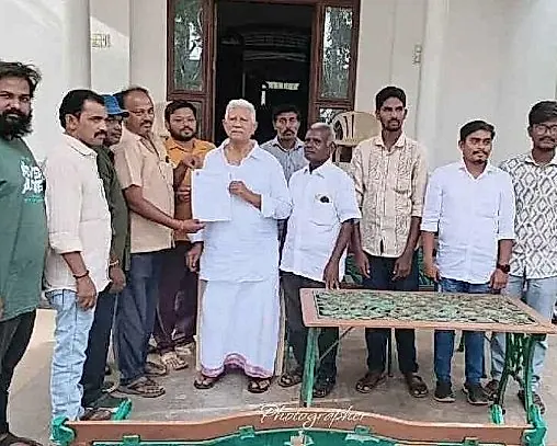 స్మార్ట్ ప్రీపెయిడ్ మీటర్ల భయం: ఉపాధి భద్రత కోరుతున్న మీటర్స్ రీడర్స్