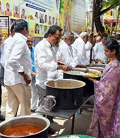శ్రీ చౌడేశ్వరి మాత జన్మదినోత్సవం సందర్భంగా ప్రత్యేక పూజలు