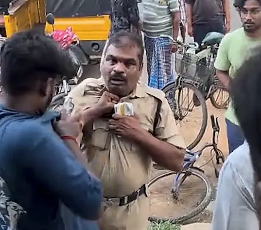 శ్రీకాళహస్తిలో గంజాయి బ్యాచ్ వరుస దాడులు, దొంగతనాలతో భయాందోళనలు