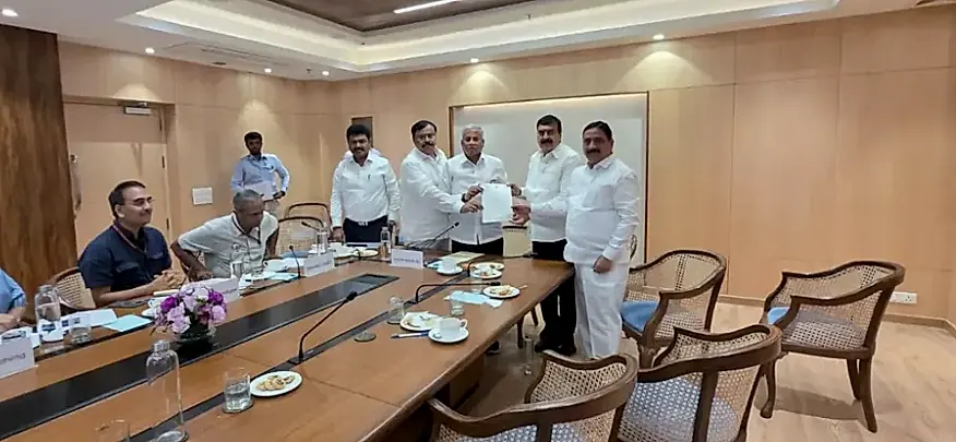 కనేకల్లు రైల్వే వంతెన పనులు వేగవంతం చేయాలి:మంత్రి సోమన్నకు విజ్ఞప్తి