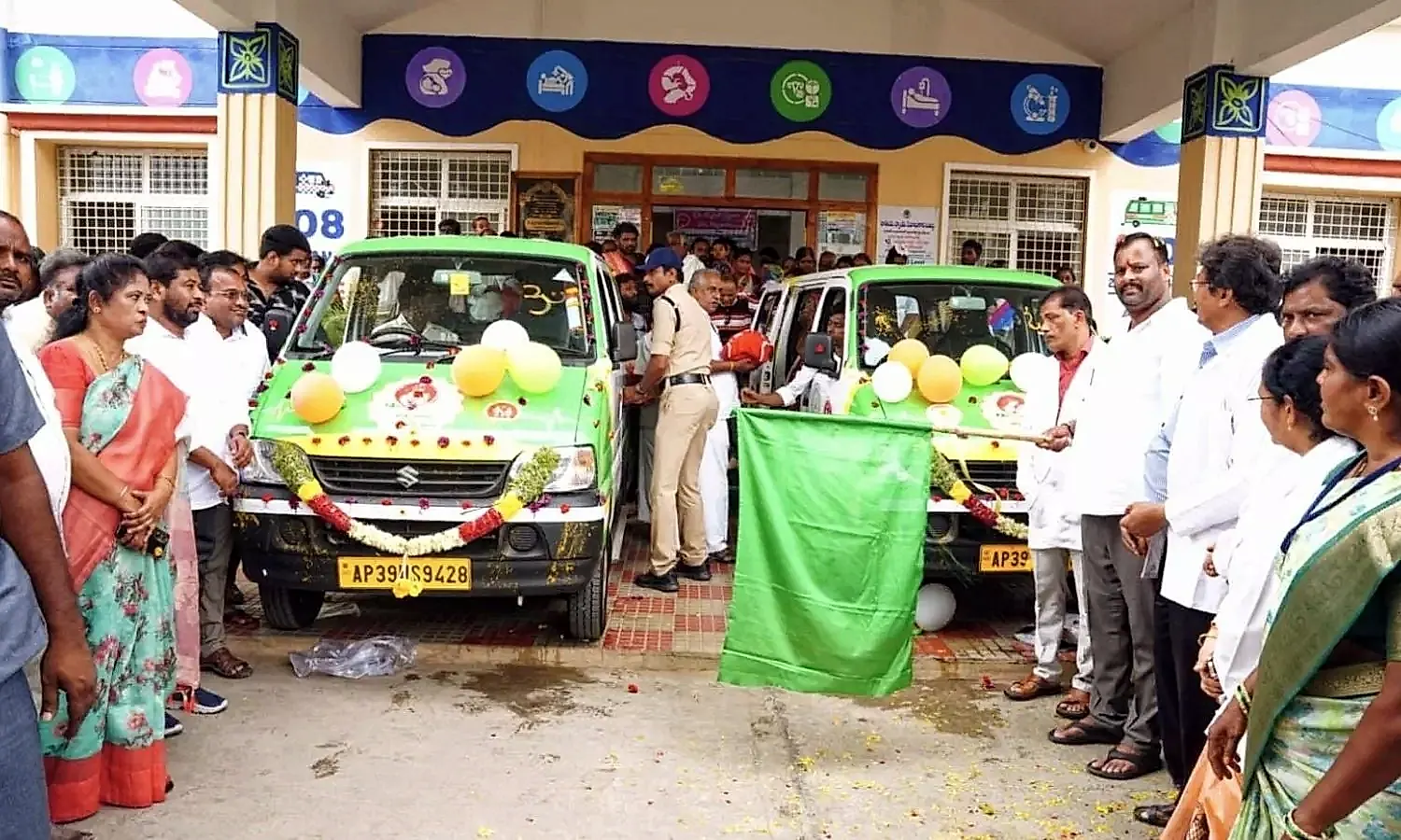 రాయచోటిలో రెండు తల్లి–బిడ్డ ఎక్స్ప్రెస్ వాహనాల ప్రారంభం