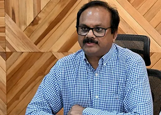 దేశ నిర్మాణంలో ప్రతి పౌరుడి భాగస్వామ్యం కీలకం: కలెక్టర్ పిలుపు
