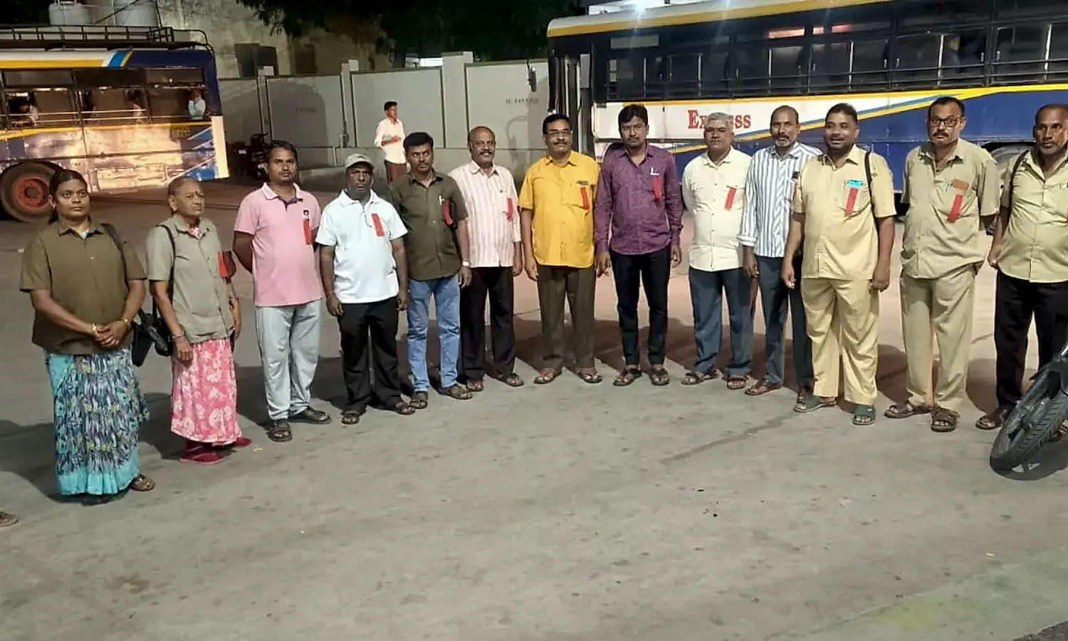రాయచోటి ఆర్టీసీ డిపోలో మేనేజర్ నిర్ణయాలకు వ్యతిరేకంగా NMUA గేట్ ధర్నా