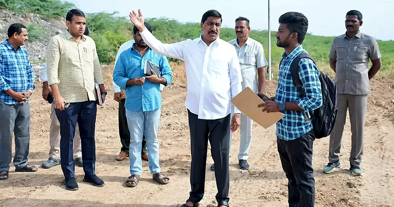 కార్పెంటర్ కాలనీలో ఇళ్ల స్థలాల పంపిణీ చేయాలి:మంత్రి బీసీ జనార్దన్ రెడ్డి