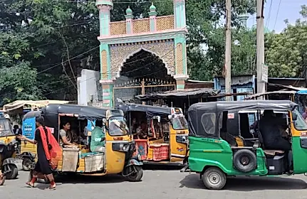 ప్రొద్దుటూరు పాత బస్టాండ్లో ఆటోవాలాల అరాచకం.. ప్రయాణికులకు నరకయాతన