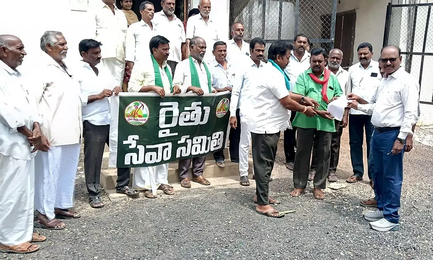 కేసీ కెనాల్ ఆయకట్టు ఆరుతడి పంటలకు నీరు విడుదల చేయాలని రైతు సేవా సమితి డిమాండ్