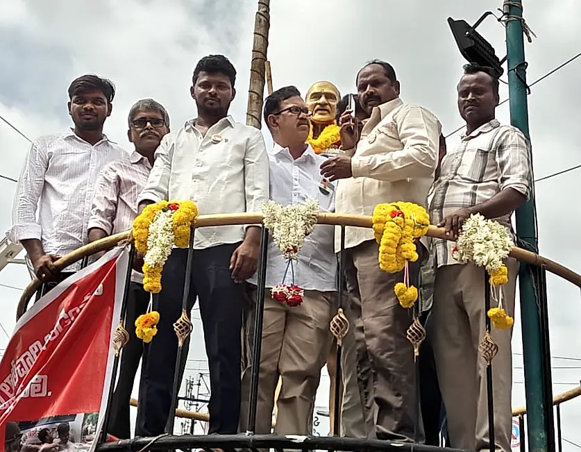 ప్రొద్దుటూరులో మే ఐ హెల్ప్ యు ఫౌండేషన్ ఆధ్వర్యంలో స్వాతంత్ర్య దినోత్సవ వేడుకలు
