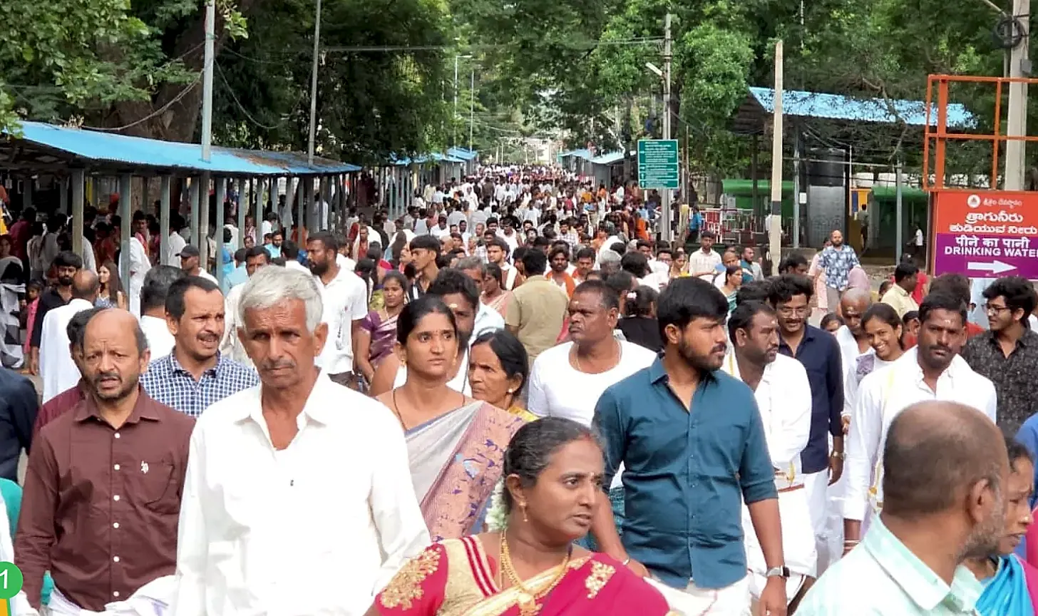 శ్రీశైలం మల్లన్న ఆలయంలో భక్తుల రద్దీ.. విరామ దర్శనాలు నిలిపివేత