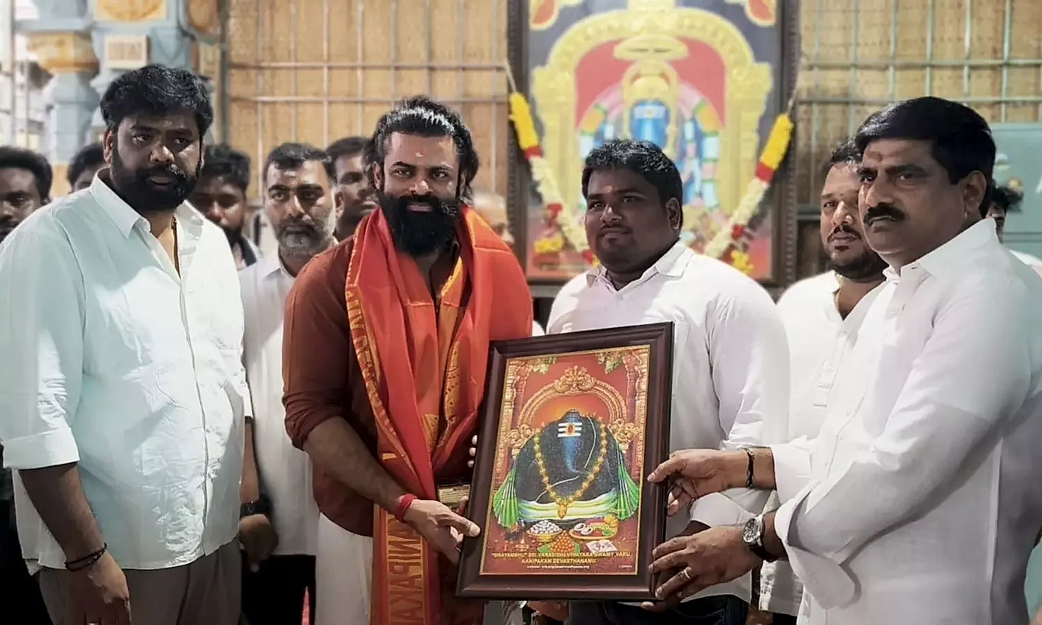 కాణిపాకం వినాయకుడిని దర్శించుకున్న సినీ నటుడు సాయి ధరమ్ తేజ్