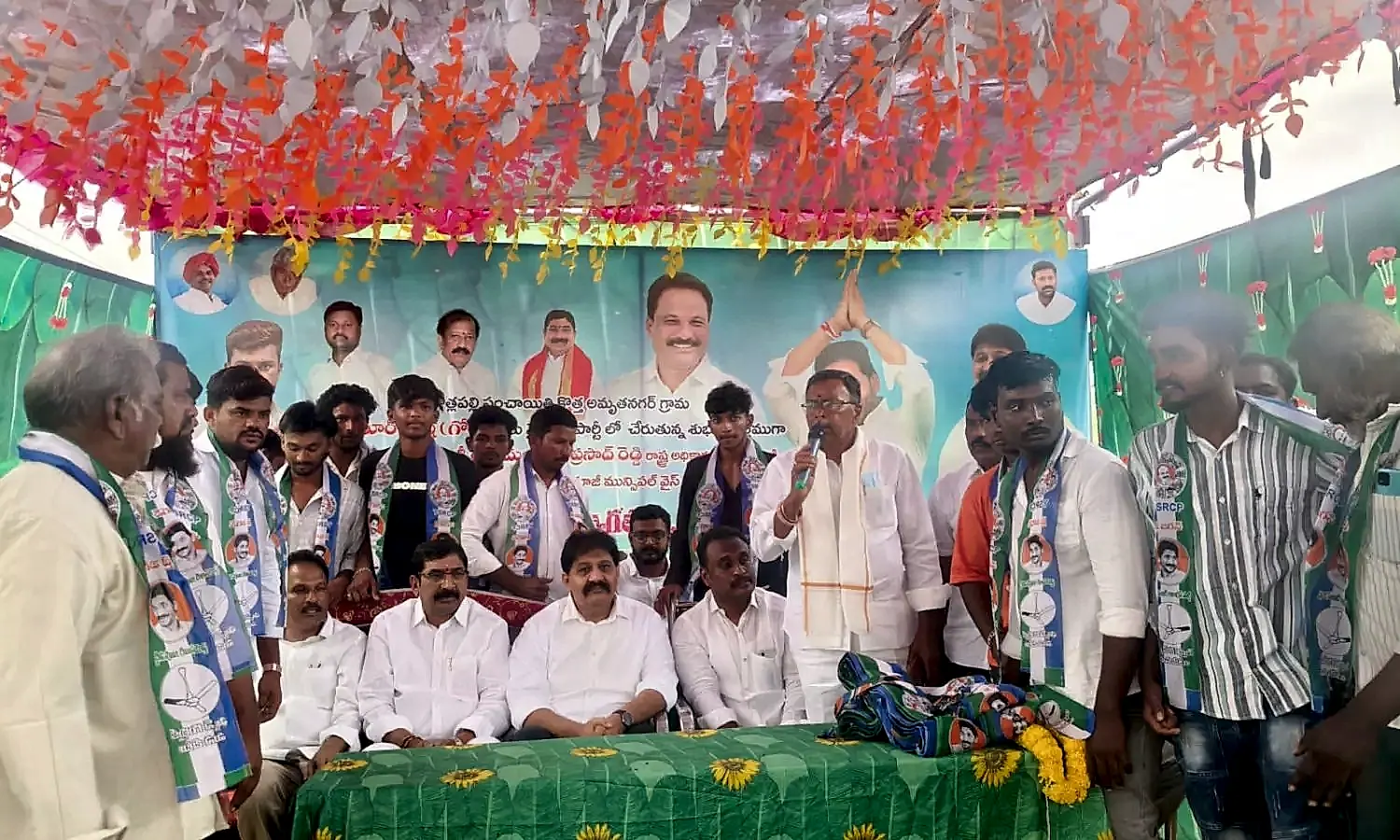 అమృత్నగర్లో టీడీపీ నుంచి వైఎస్సార్సీపీలో 50 కుటుంబాల చేరిక