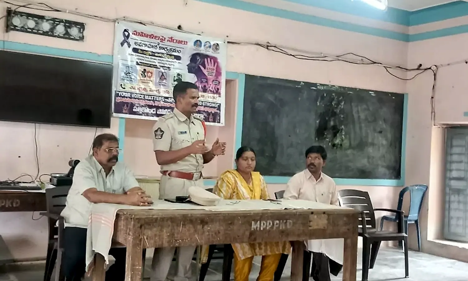 పత్తికొండలో మహిళల భద్రత, సైబర్ నేరాలపై అవగాహన కార్యక్రమం