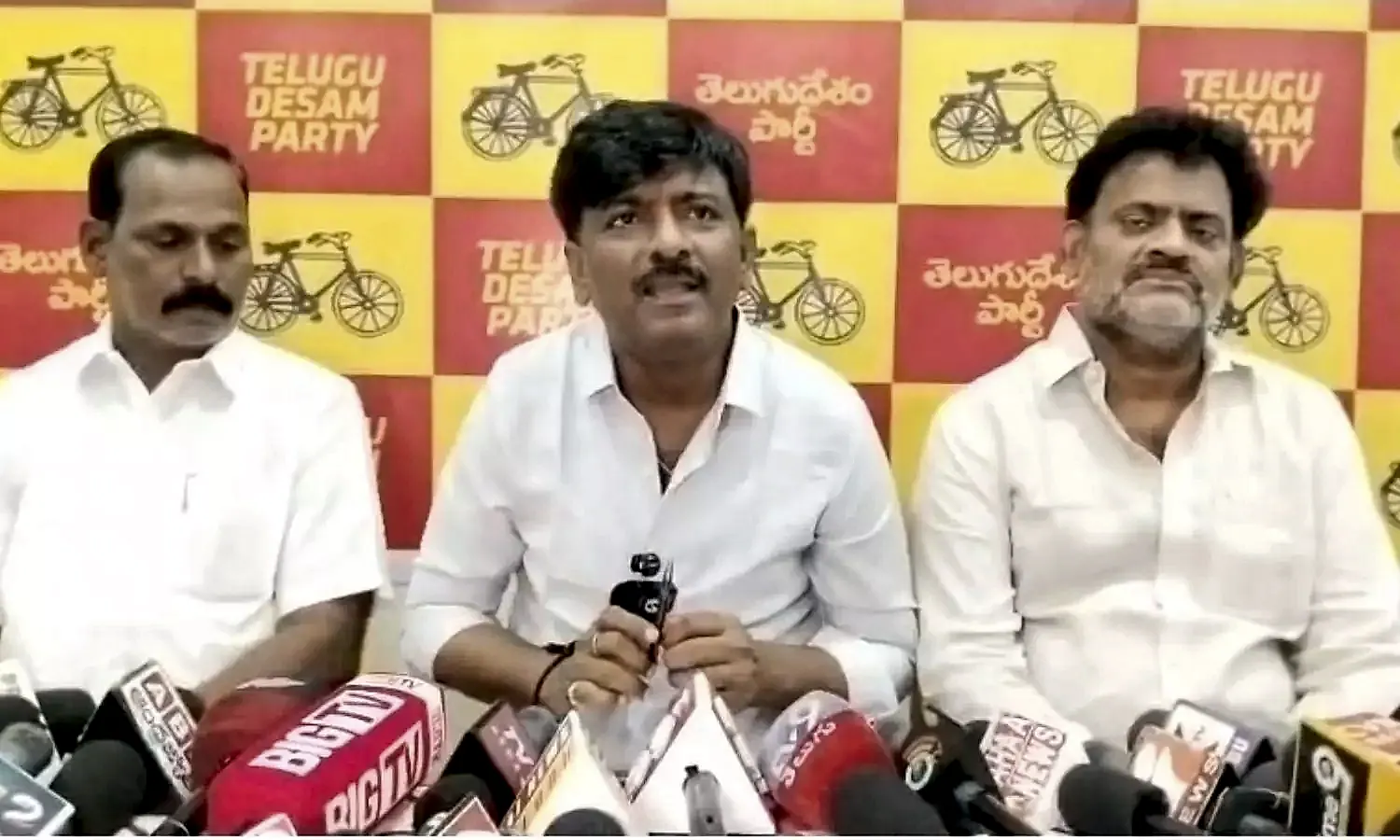 వైఎస్ కుటుంబంపై బీటెక్ రవి విమర్శలు