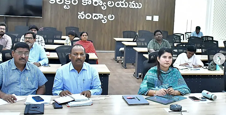 స్థానిక సంస్థల సాధారణ ఎన్నికలపై రాష్ట్ర ఎన్నికల కమిషనర్ సమీక్ష