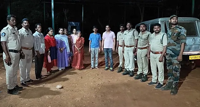 అహోబిలం అడవిలో తప్పిపోయిన ఆరు మంది భక్తుల రక్షణ