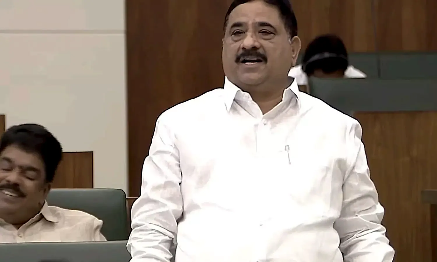 గ్రామీణ వైద్య సేవల మెరుగుదలకు ప్రభుత్వం మరింత శ్రద్ధ చూపాలి: కాలవ శ్రీనివాసులు