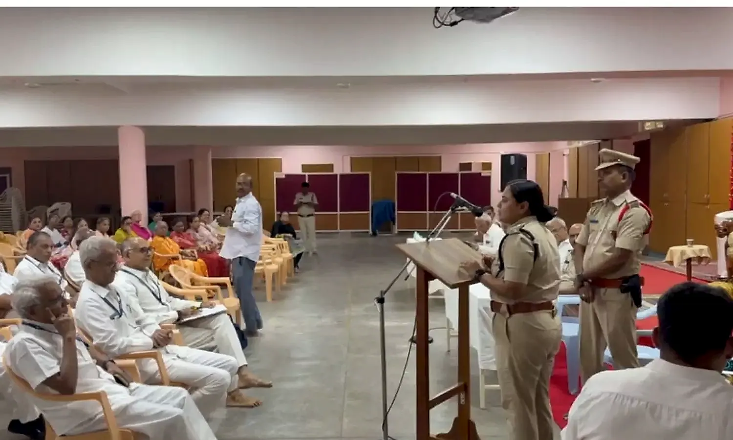 పుట్టపర్తి ప్రశాంతి నిలయంలో సైబర్ క్రైమ్పై అవగాహన కార్యక్రమం