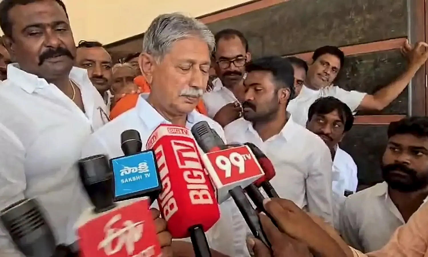 పులివెందులలో ఈడీ సోదాలు ముగింపు, కీలక పత్రాలు స్వాధీనం
