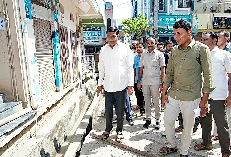 బనగానపల్లె ఖాజీవాడ మస్జిద్ ప్రాంతంలో రోడ్లు, డ్రైనేజీ పనుల పరిశీలన