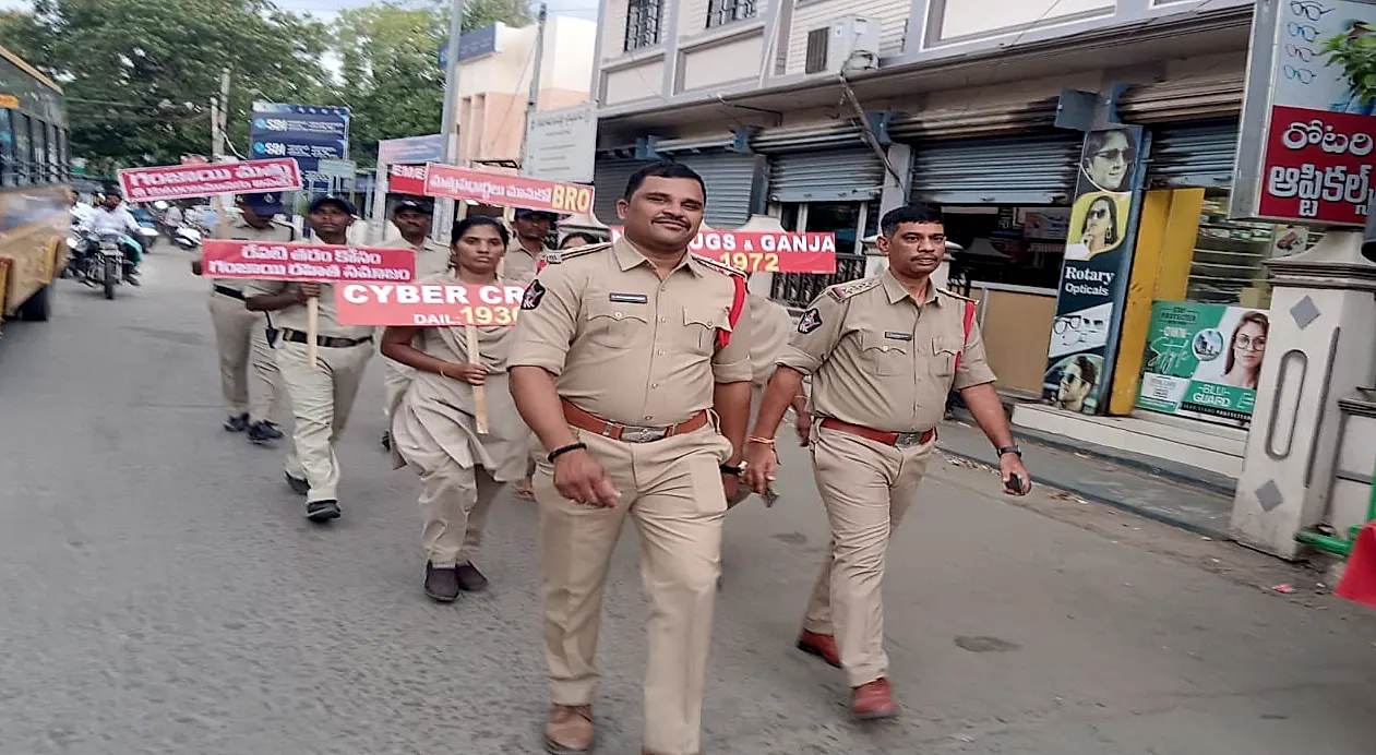 ప్రొద్దుటూరులో మాదక ద్రవ్యాలపై పోలీసుల అవగాహన ర్యాలీ