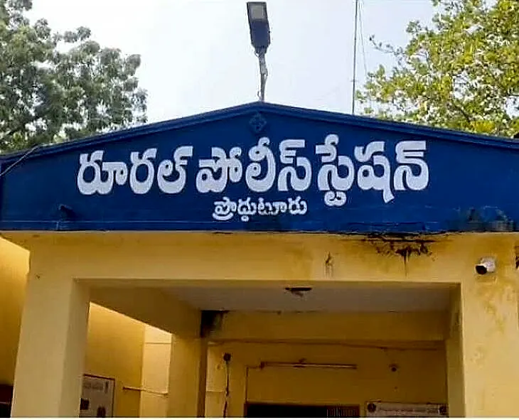 నరసింహపురం శివార్లలో పేకాట దందా: 8 మంది అరెస్ట్